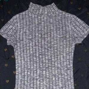 Xs gray cropped knit top